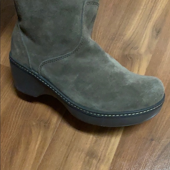 Crocs brown suede mid-calf boots - Picture 7 of 16